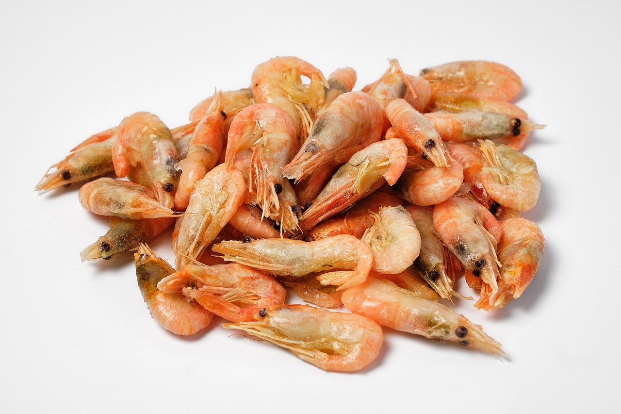 креветка в панцирі варено-морожена 200+ Креветка ціла в панцирі, 90–125шт/кг 1